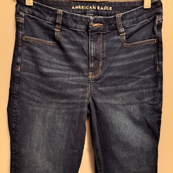 American Eagle Next Level Stretch Curvy High-Rise Jegging W/Embroidered Pockets - Picture 4 of 9